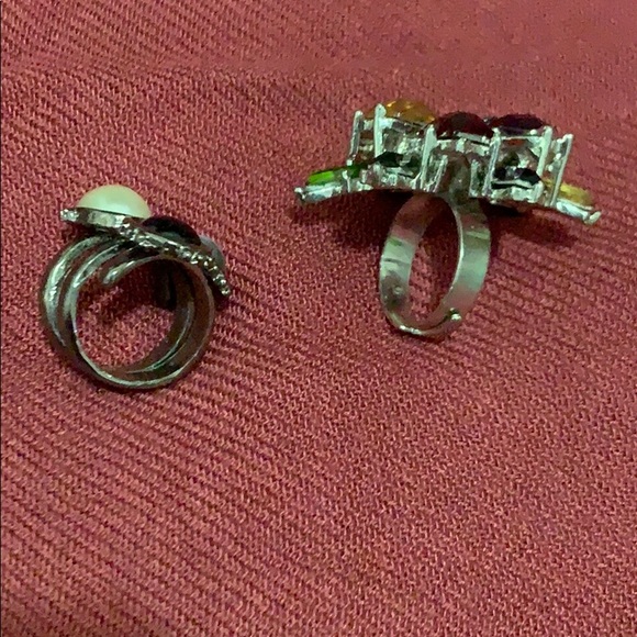 8 sets of earrings. With two FREE rings!! - Picture 5 of 5